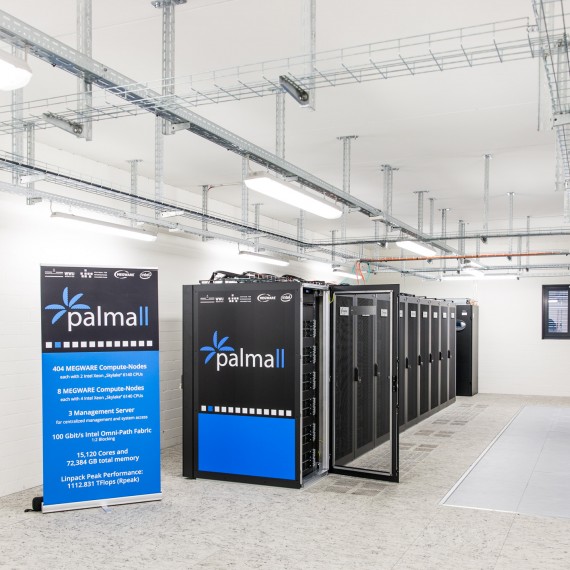 Der Hochleistungsrechner „PALMA II“ im neuen Serverraum im ZIV<address>© WWU/Peter Leßmann</address>